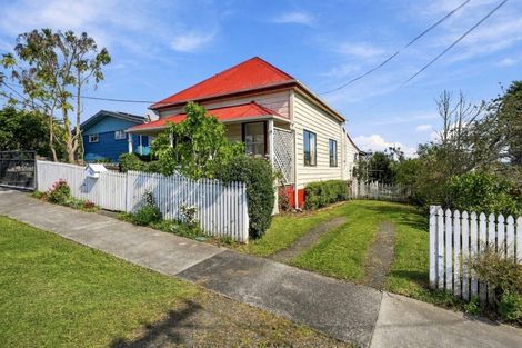 Photo of property in 25 Puriri Street, Helensville, 0800