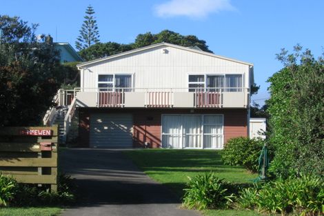 Photo of property in 32 Field Way, Waikanae Beach, Waikanae, 5036