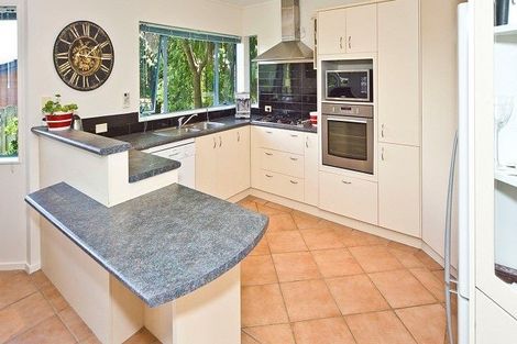 Photo of property in 82 Buscomb Avenue, Henderson, Auckland, 0610