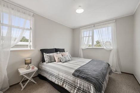 Photo of property in 8 Aniseed Grove, Timberlea, Upper Hutt, 5018