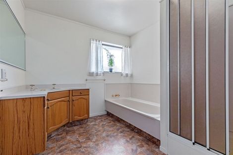 Photo of property in 5 Cathray Place, Matua, Tauranga, 3110