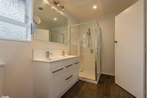 Photo of property in 86 Wikiriwhi Crescent, Awapuni, Palmerston North, 4412