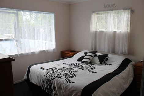 Photo of property in 27 Hurndall Street East, Maungaturoto, 0520