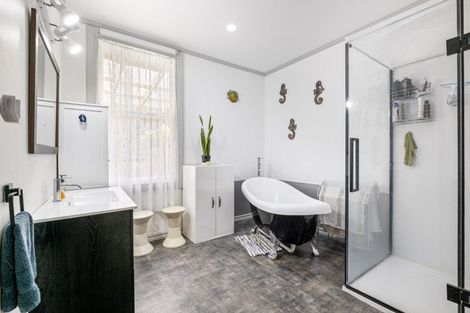 Photo of property in 18 Mills Street, Eltham, 4322