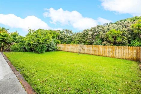 Photo of property in 35 Pinewood Grove, Botany Downs, Auckland, 2010