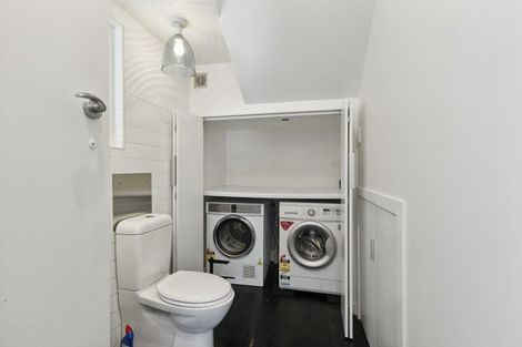 Photo of property in 11 Easdale Street, Kelburn, Wellington, 6012