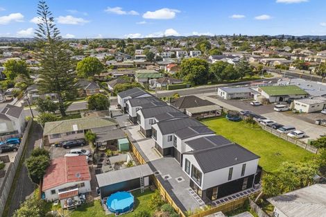 Photo of property in 4 Roberts Road, Matakatia, Whangaparaoa, 0930