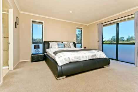 Photo of property in 102 George Deane Place, Greenhithe, Auckland, 0632