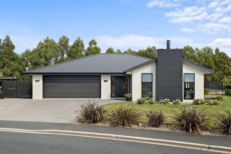 Photo of property in 9 Tate Crescent, Green Island, Dunedin, 9018