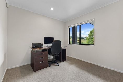 Photo of property in 71 Kaipara Road, Papakura, 2582
