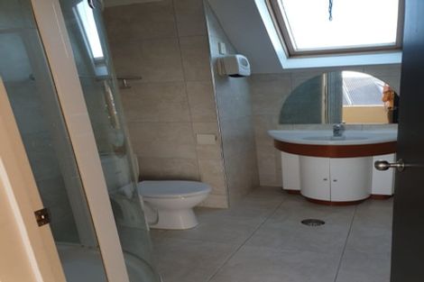 Photo of property in 1a Otahuri Crescent, Greenlane, Auckland, 1051