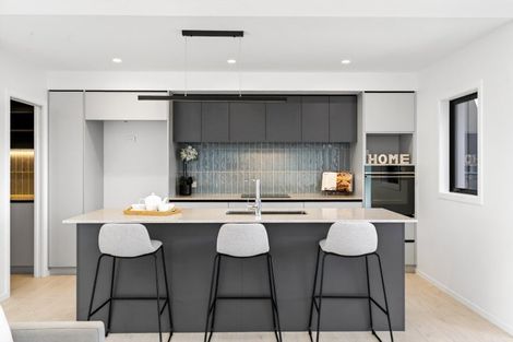 Photo of property in 14 Annie Aranui Drive, Poraiti, 4182