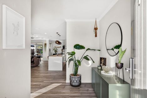 Photo of property in 7 Walter Ruddock Avenue, Kumeu, 0810