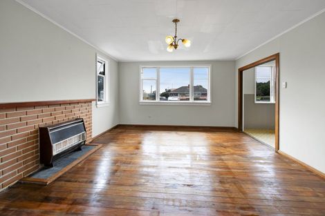 Photo of property in 85 Collins Street, Hawera, 4610