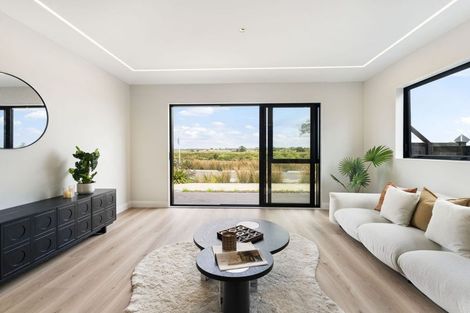 Photo of property in 51 Emerald Avenue, Rosehill, Papakura, 2113