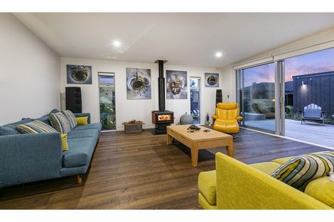 Photo of property in 11 Kelmore Place, Schnapper Rock, Auckland, 0632