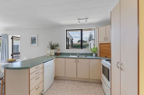 Photo of property in 13 Atua Street, Waikanae Beach, Waikanae, 5036