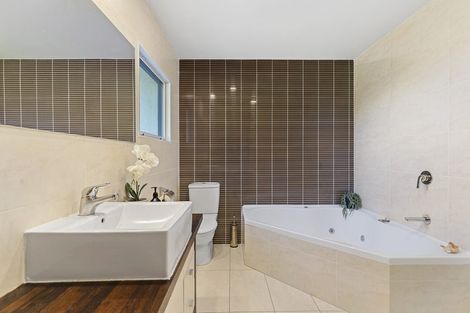 Photo of property in 86 Coachman Drive, Flat Bush, Auckland, 2016