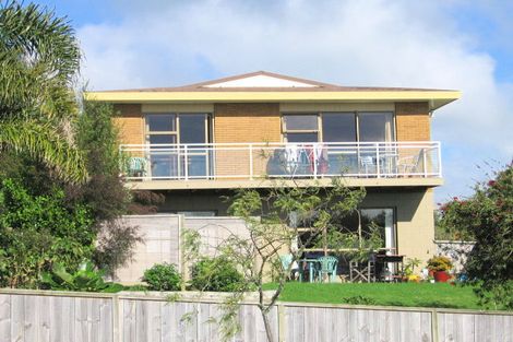 Photo of property in 14 Higham Ferrers Place, Red Beach, 0932