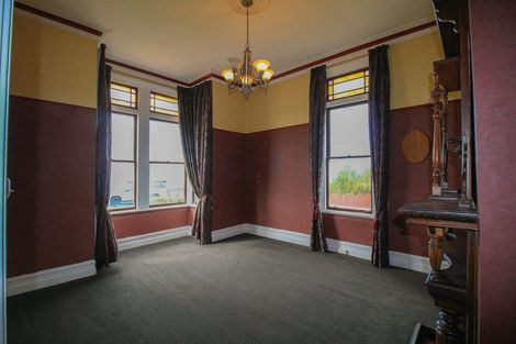 Photo of property in 236 Marine Parade, Bluff, 9814