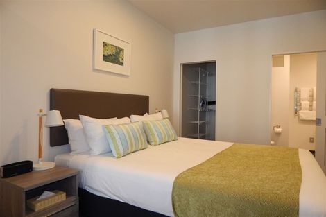 Photo of property in Atrium Towers, 8d/154 The Terrace, Wellington Central, Wellington, 6011