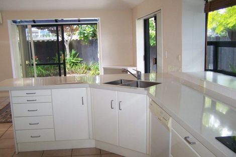 Photo of property in 42 Matterhorn Crescent, Northpark, Auckland, 2013
