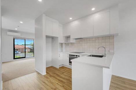 Photo of property in 3/28 Westgate Drive, Westgate, Auckland, 0614