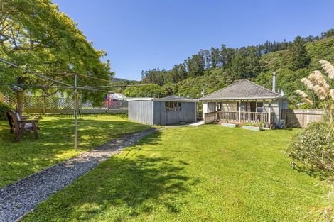 Photo of property in 113 Hine Road, Wainuiomata, Lower Hutt, 5014