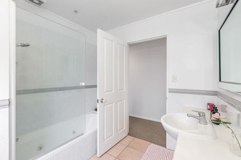 Photo of property in 13 Kahala Place, West Harbour, Auckland, 0618