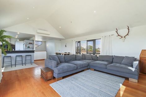 Photo of property in 21 Marine Parade, North New Brighton, Christchurch, 8083