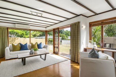 Photo of property in 4 Terrylyn Drive, Hillcrest, Auckland, 0627