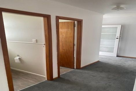 Photo of property in 3164 Great North Road, New Lynn, Auckland, 0600