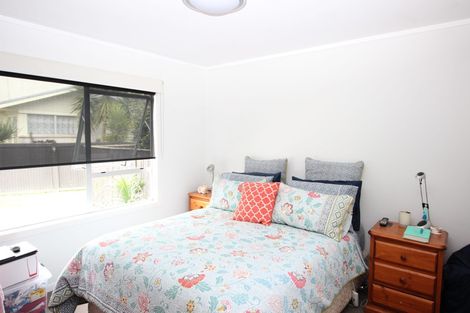 Photo of property in 2/5 Mannering Place, Hillcrest, Auckland, 0627