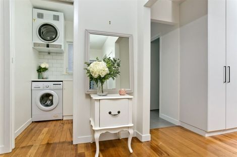 Photo of property in 1/58 Hillcrest Avenue, Hillcrest, Auckland, 0627