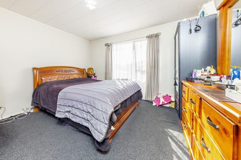 Photo of property in 2/17 Shalimar Place, Clover Park, Auckland, 2019