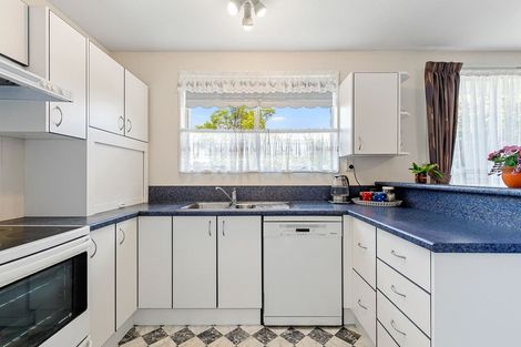 Photo of property in 1/72 Royal Park Drive, Parklands, Christchurch, 8083