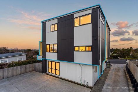 Photo of property in 4/43a Waimumu Road, Massey, Auckland, 0614