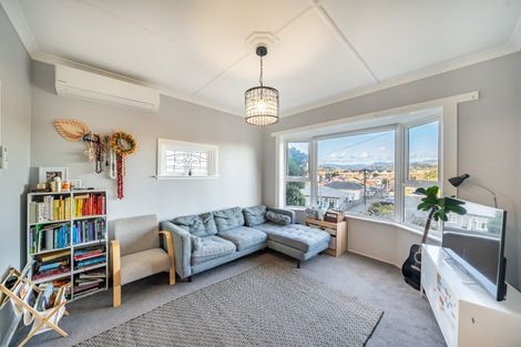 Photo of property in 26 Queens Drive, Kilbirnie, Wellington, 6022