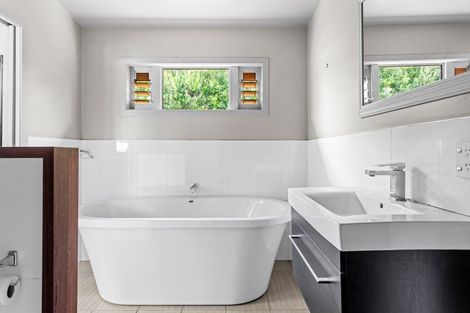 Photo of property in 18 Moana Road, Okitu, Gisborne, 4010