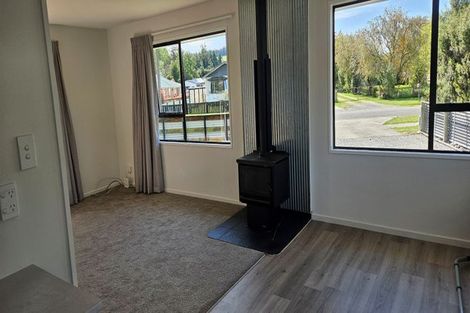 Photo of property in 12 Cross Street, Coalgate, 7673