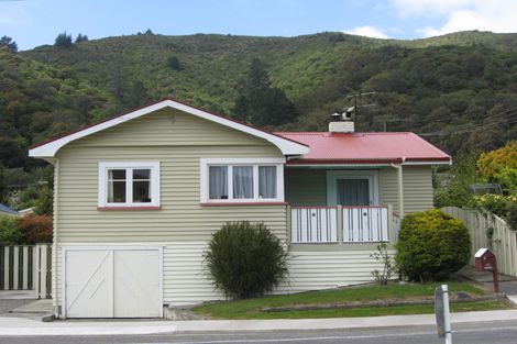 Photo of property in 118 Waikawa Road, Picton, 7220