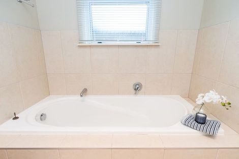 Photo of property in 4 Woodstock Place, Hokowhitu, Palmerston North, 4410