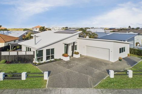 Photo of property in 2 Coral Drive, Papamoa Beach, Papamoa, 3118