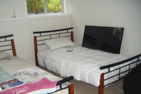 Photo of property in 8a The Rosebowl, Sunnyhills, Auckland, 2010