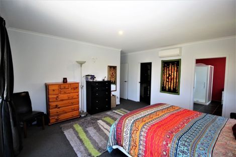 Photo of property in 8 Gordon Street, Woodville, 4920