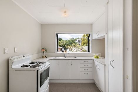 Photo of property in 2/11 Kupari Place, Totara Vale, Auckland, 0629