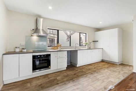 Photo of property in Krisley Court, 10/6 Ambrico Place, New Lynn, Auckland, 0600