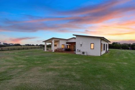 Photo of property in 125 Wharf Road, Clarks Beach, Pukekohe, 2679