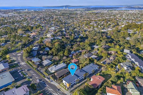 Photo of property in 2/3 Coronation Road, Hillcrest, Auckland, 0627