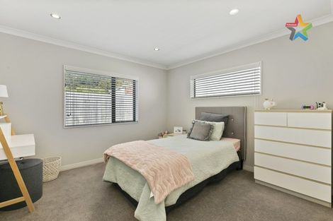 Photo of property in 289 Stokes Valley Road, Stokes Valley, Lower Hutt, 5019